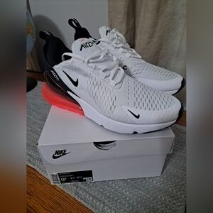 NWT Men's Size 9.5 - Nike Air Max 270